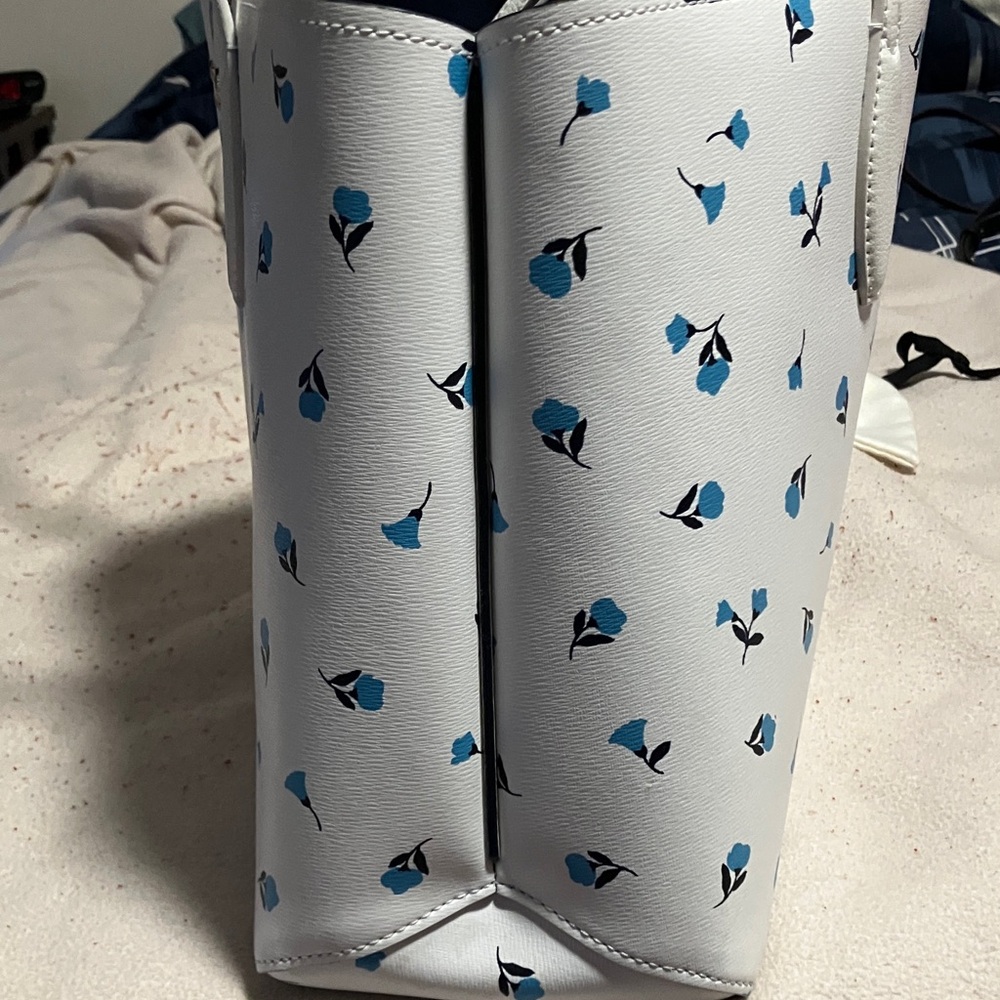 Kate Spade White Tote with Blue Floral Design with free gift - Picture 7 of 12
